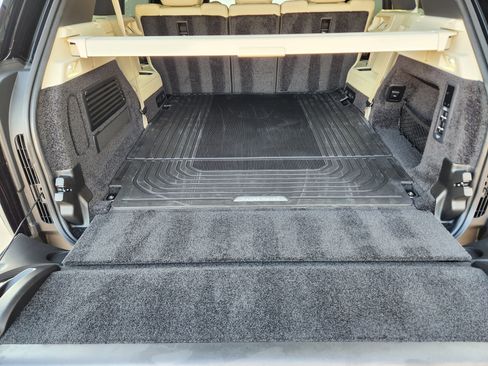 New 2026 Land Rover Range Rover Long Wheelbase SE image 32