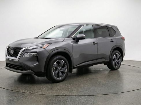 Used 2025 Nissan Rogue SV image 3