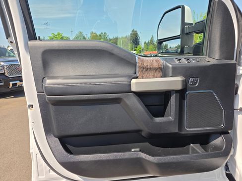 Used 2017 Ford F250 Lariat w/ Lariat Value Package AWD/4WD image 21