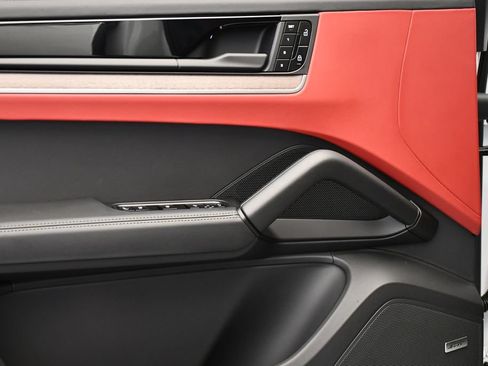 Certified 2026 Porsche Cayenne E-Hybrid AWD/4WD image 38