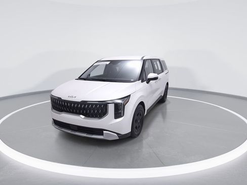 Used 2025 Kia Carnival FWD image 3