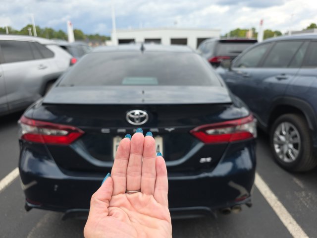 Used 2021 Toyota Camry SE FWD image 7
