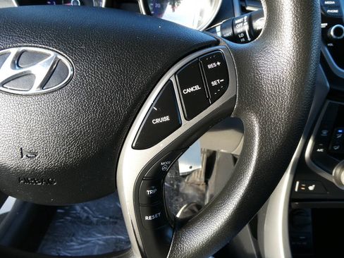 Used 2014 Hyundai Elantra SE w/ Option Group 02 FWD image 13