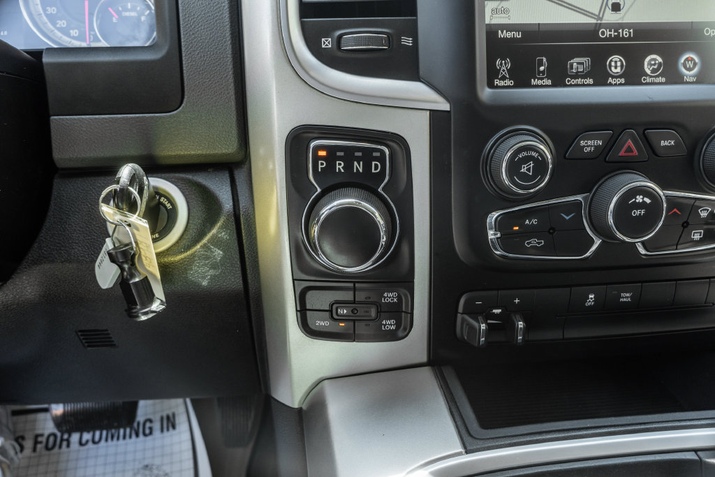 Used 2016 RAM 1500 Classic SLT w/ SLT Plus D←cor Group AWD/4WD image 9