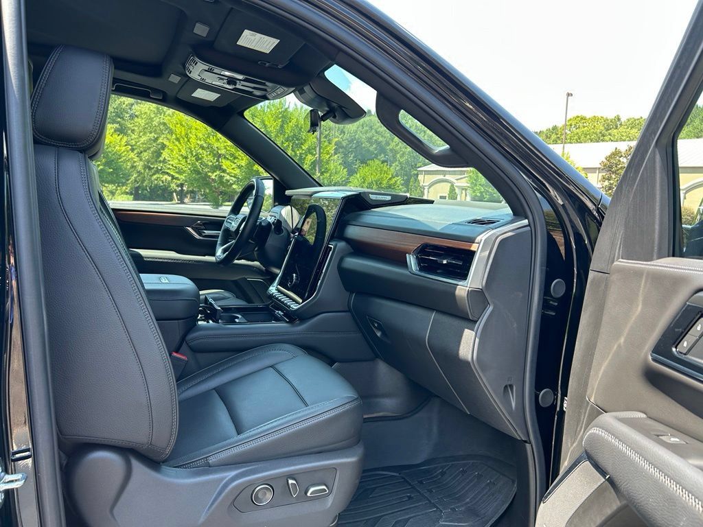 Used 2025 GMC Yukon Denali w/ Denali Reserve Package RWD image 47