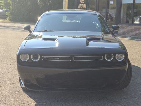 Used 2019 Dodge Challenger SXT RWD image 2