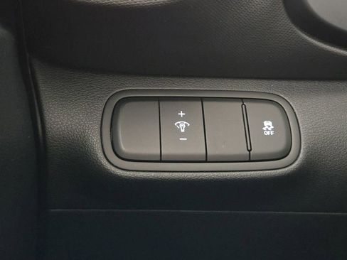 Used 2025 Hyundai Venue SEL image 23