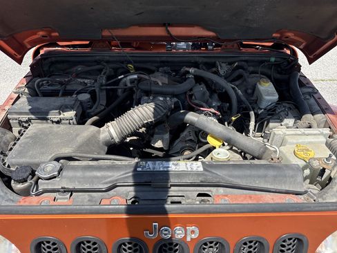 Used 2011 Jeep Wrangler Unlimited Sahara w/ Connectivity Group AWD/4WD image 31