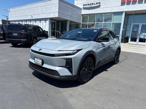 Used 2026 Toyota C-HR AWD/4WD image 3