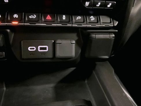 Used 2019 Chevrolet Silverado 1500 LTZ image 30