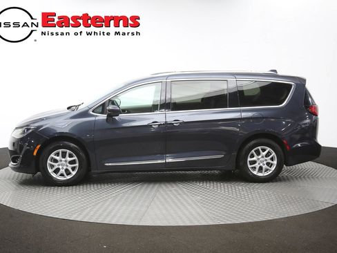 Used 2020 Chrysler Pacifica Touring-L FWD image 61
