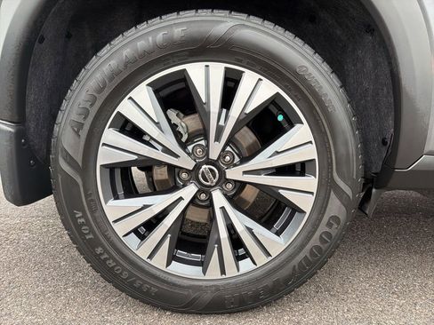 Used 2021 Nissan Rogue SV image 12