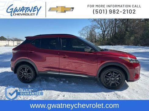 Used 2022 Nissan Kicks SR w/ Premium Package image 4