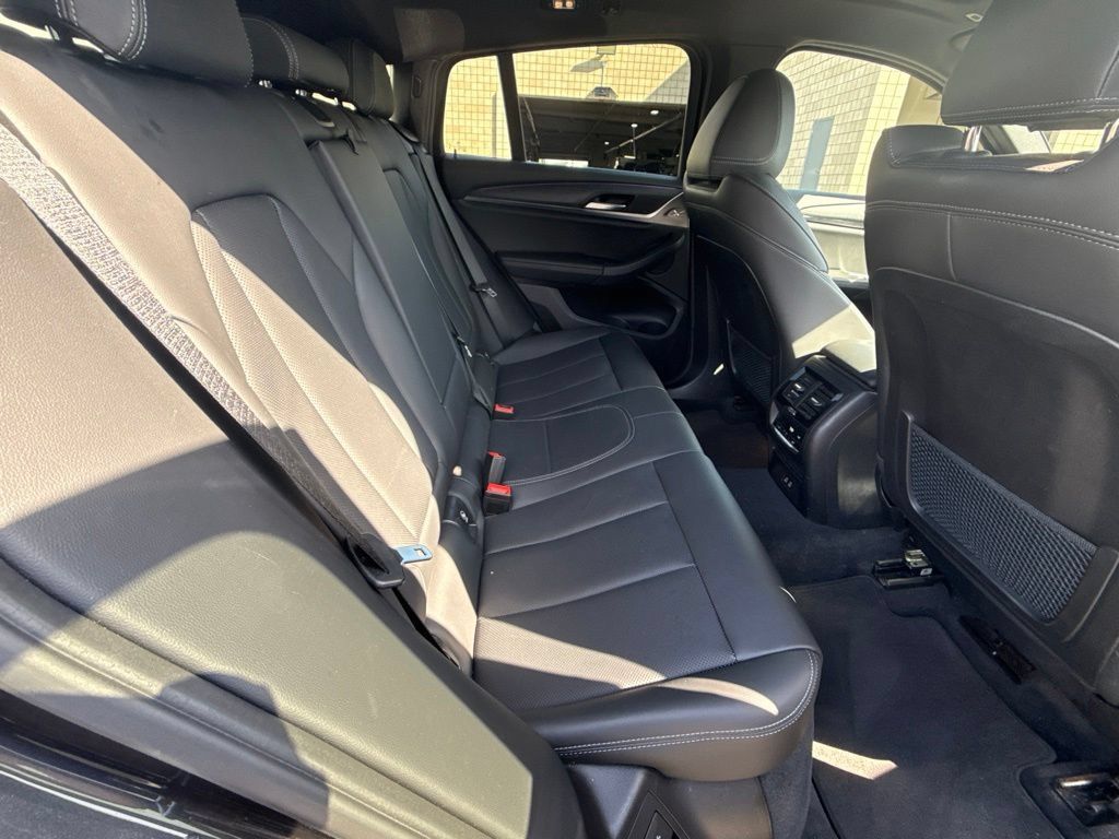 Used 2022 BMW X4 xDrive30i w/ M Sport Package AWD/4WD image 10