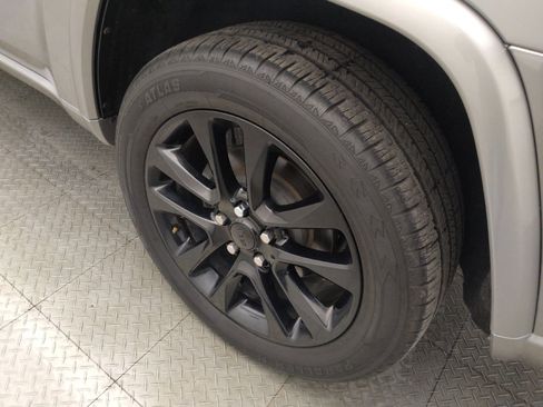 Used 2020 Jeep Grand Cherokee Altitude RWD image 31