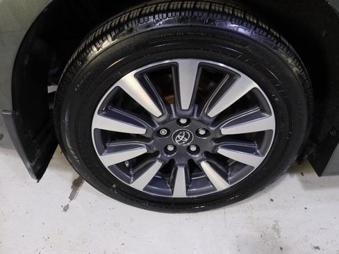 Used 2018 Toyota Sienna XLE w/ Protection Package image 37
