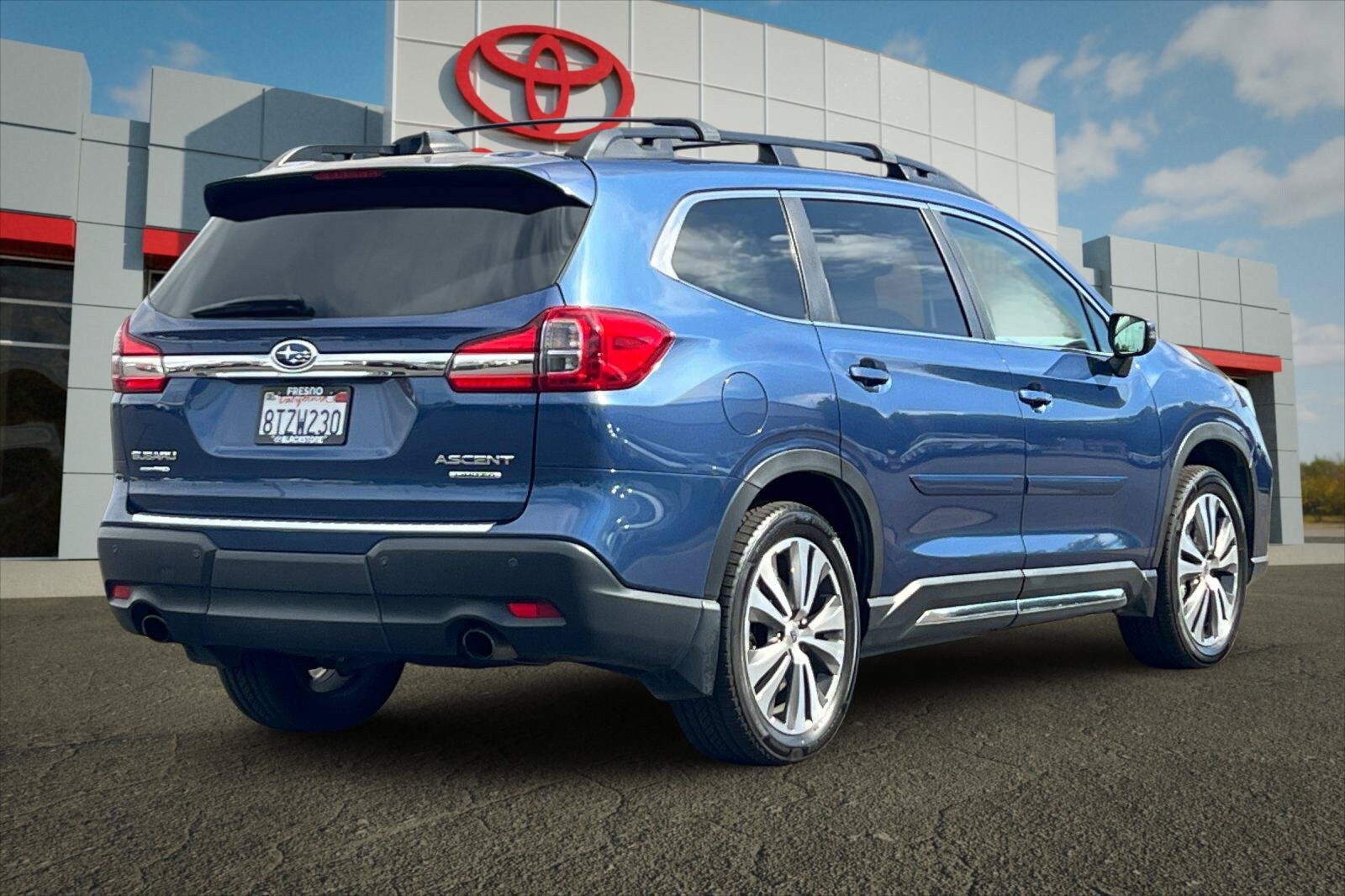Used 2021 Subaru Ascent Limited w/ Technology Package AWD/4WD image 3