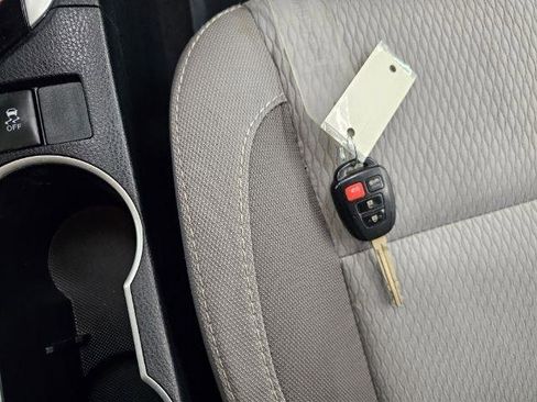 Used 2018 Toyota Corolla LE image 23