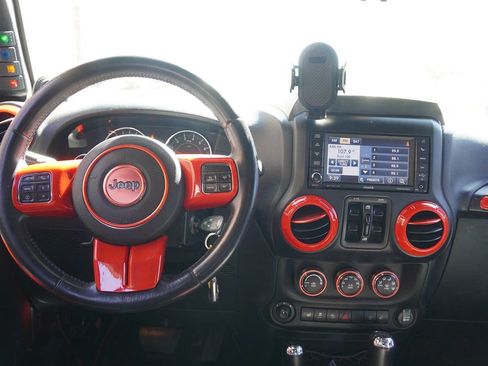 Used 2013 Jeep Wrangler Unlimited Sahara w/ Connectivity Group AWD/4WD image 14