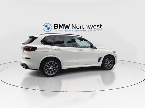 New 2026 BMW X5 xDrive40i w/ M Sport Package AWD/4WD image 4