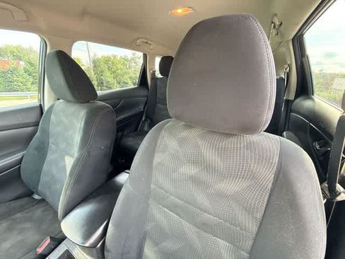 Used 2015 Nissan Rogue SV AWD/4WD image 13
