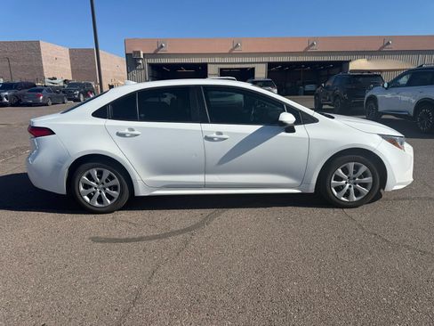 Used 2022 Toyota Corolla LE FWD image 4