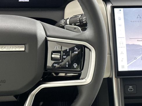 Used 2025 Land Rover Discovery Sport S image 16