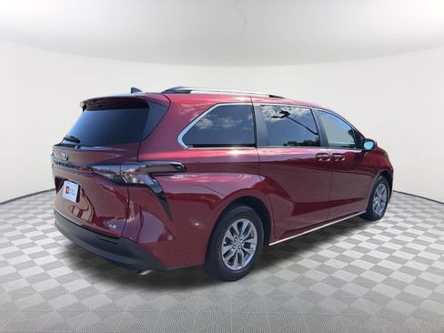 Certified 2025 Toyota Sienna LE w/ LE Plus Package FWD image 17