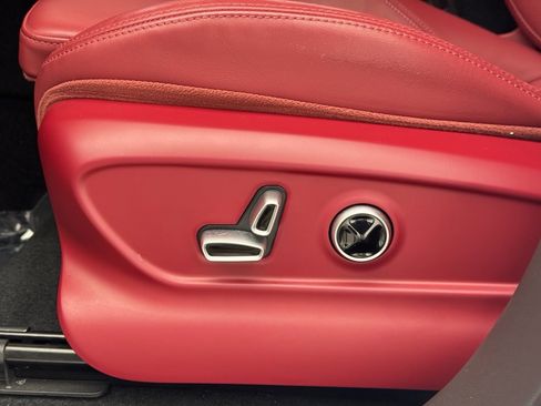 Used 2024 Maserati Grecale Trofeo image 10