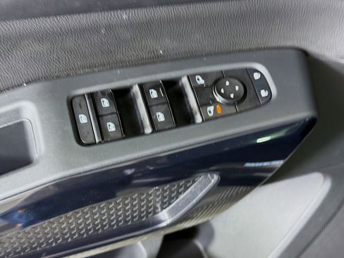 Used 2023 Nissan Pathfinder SV w/ SV Premium Package AWD/4WD image 15