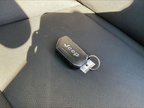 Used 2018 Jeep Wrangler Sport AWD/4WD image 11