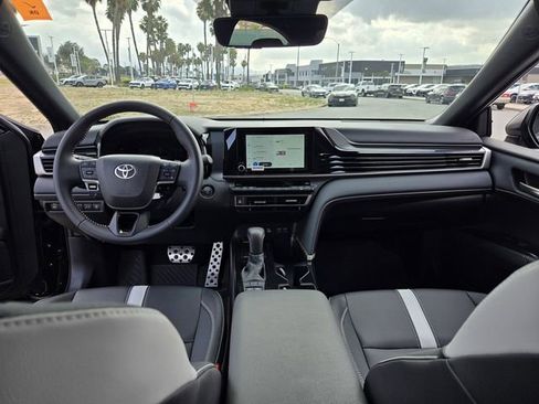 Used 2025 Toyota Camry SE image 14