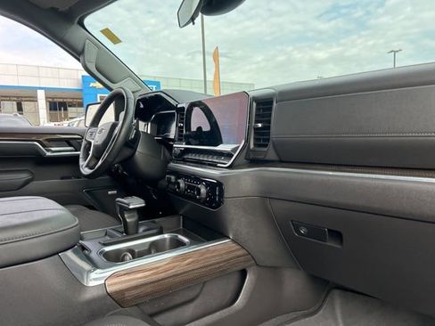 Used 2025 Chevrolet Silverado 1500 LT Trail Boss w/ Convenience Package II image 33