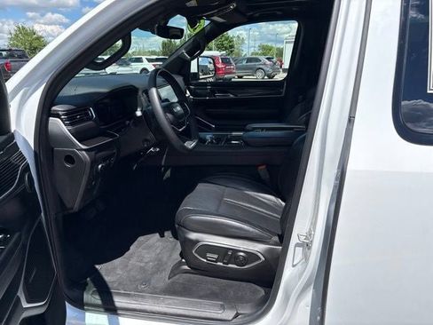Used 2022 Jeep Wagoneer Series I w/ Premium Group I AWD/4WD image 24