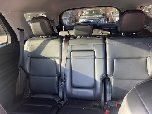 Used 2022 Ford Explorer XLT w/ Equipment Group 202A image 10