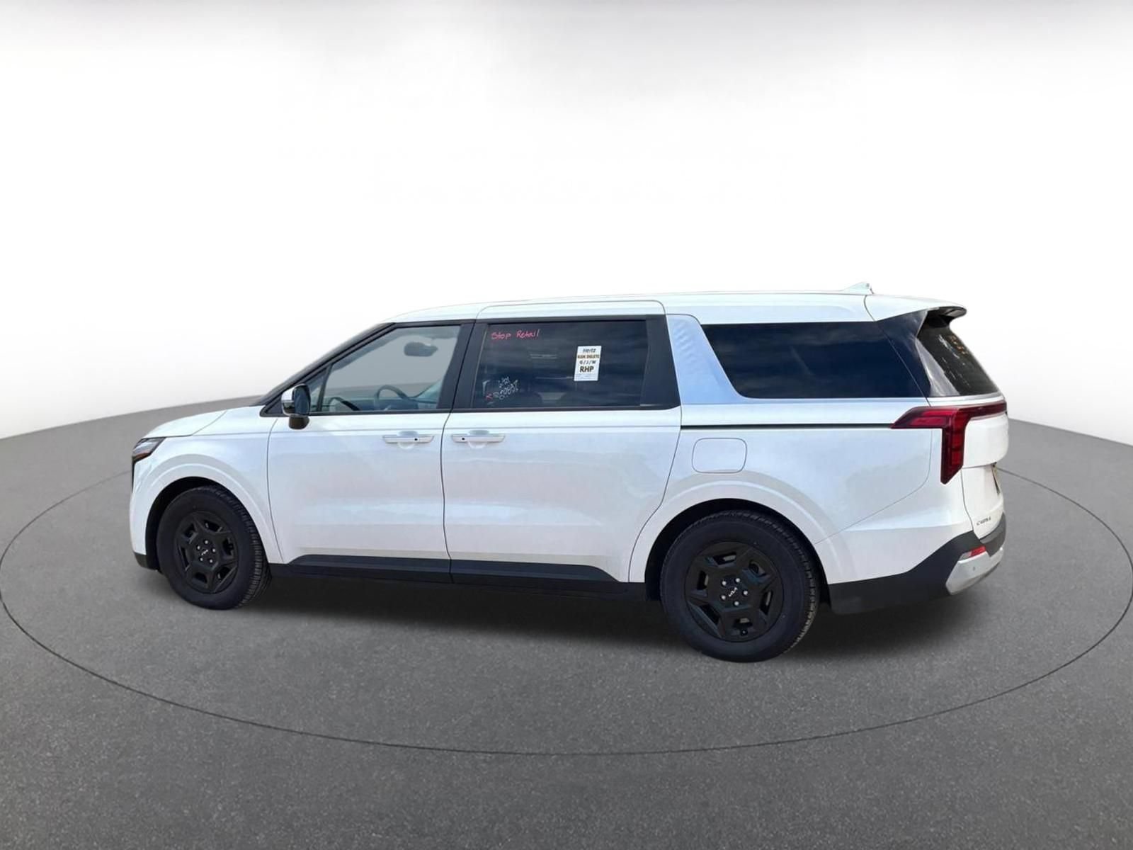 Used 2026 Kia Carnival FWD image 9