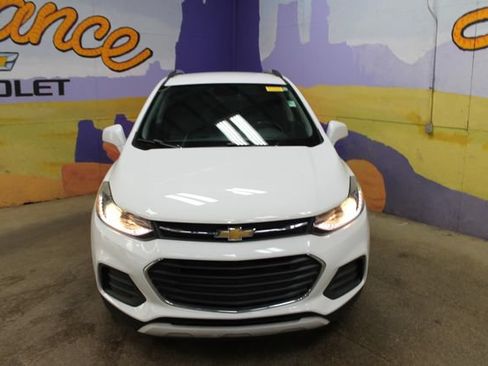 Used 2019 Chevrolet Trax LT w/ LT Convenience Package FWD image 3