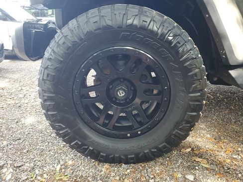 Used 2020 Jeep Wrangler Unlimited Sahara AWD/4WD image 5