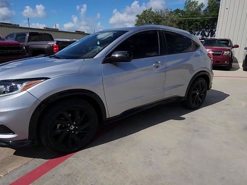 Used 2022 Honda HR-V Sport image 4