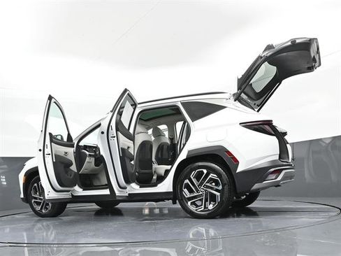 Used 2025 Hyundai Tucson Limited FWD image 45