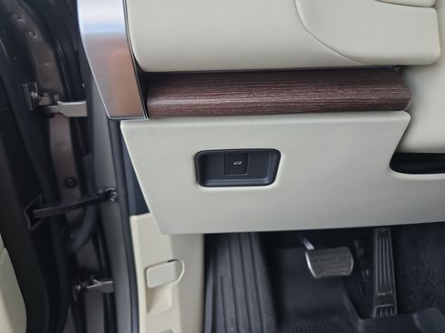 Certified 2023 Land Rover Range Rover Autobiography AWD/4WD image 32