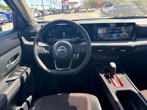 Certified 2025 Nissan Kicks SR image 15