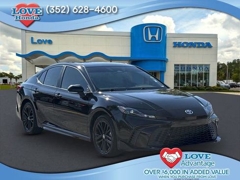 Used 2025 Toyota Camry SE w/ Convenience Package image 1