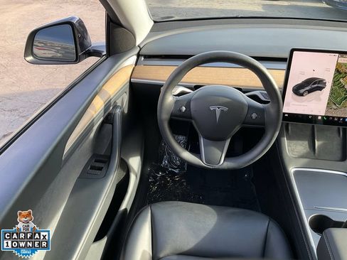Used 2024 Tesla Model Y Long Range AWD/4WD image 39