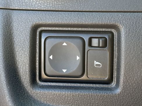 Certified 2019 Nissan Versa Note S FWD image 8
