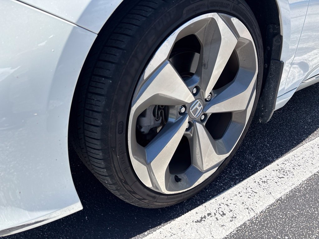 Used 2018 Honda Accord Touring image 6