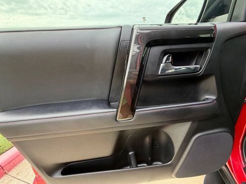 Used 2020 Toyota 4Runner Venture w/ Moonroof Package AWD/4WD image 15