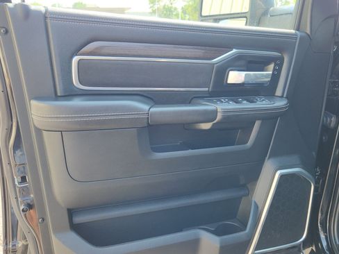 Used 2025 RAM 2500 Laramie AWD/4WD image 17