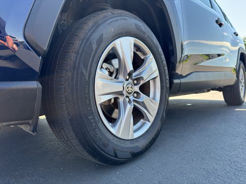 Used 2025 Toyota RAV4 XLE AWD/4WD image 17