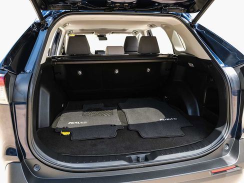 Used 2020 Toyota RAV4 XLE w/ Convenience Package FWD image 48